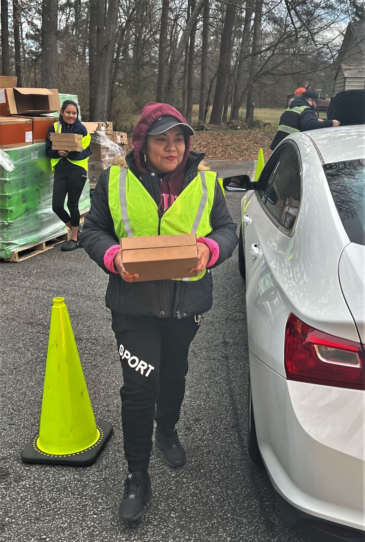 011922_MDJ_ActsofKindnessPart8_FCCM3_VolunteerLuciaDeliveringPies.jpg